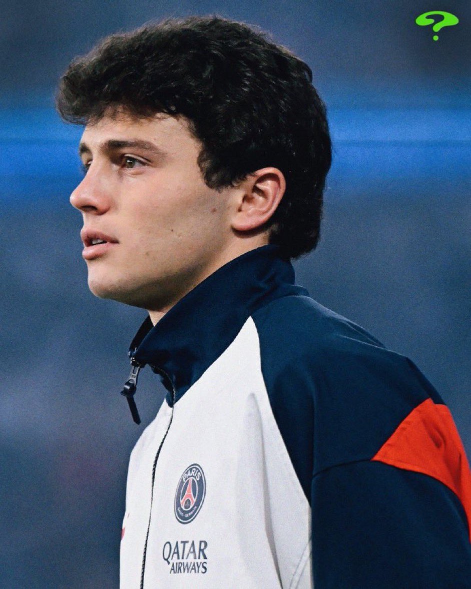 AmeenaNYi's tweet photo. Il se fait injustement Harceler 
Nous sommes Avec toi Joâo❤️💙 https://t.co/U4XfDAyfff