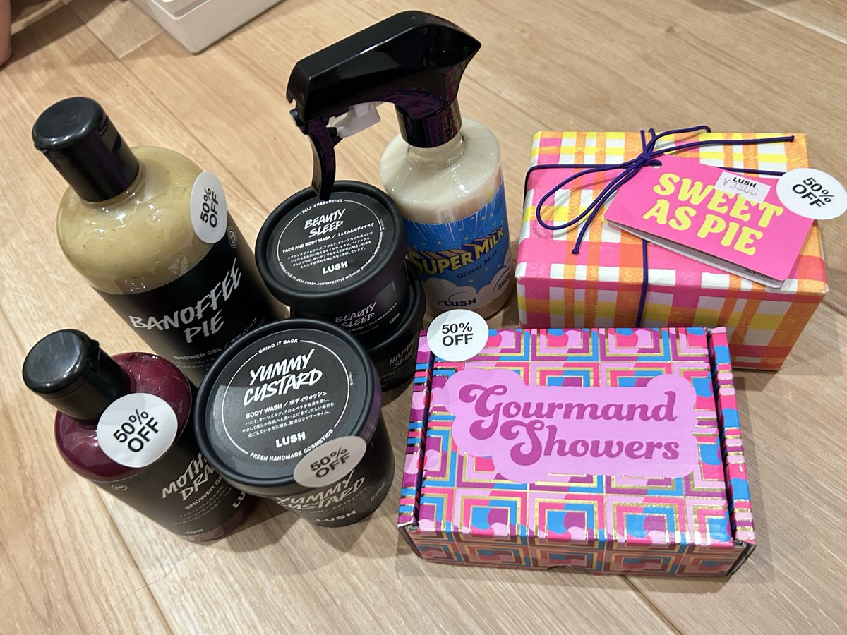 ryroiht's tweet photo. LUSHのセールに駆け込んできた！！
ギリギリのラスト1を色々買い占め！！
子どもたちの推しも買えた❤️💚🩵💙

昨日のオンライン、
12時の休憩時間に開いたら売り切ればかりで、
まじで全然買えそうになくて、
店舗も無理かもと半分諦めてたけど、
これだけ買えたら満足🩷🧡💛

至福のバスタイム🛀 https://t.co/1PQdQxIUaG
