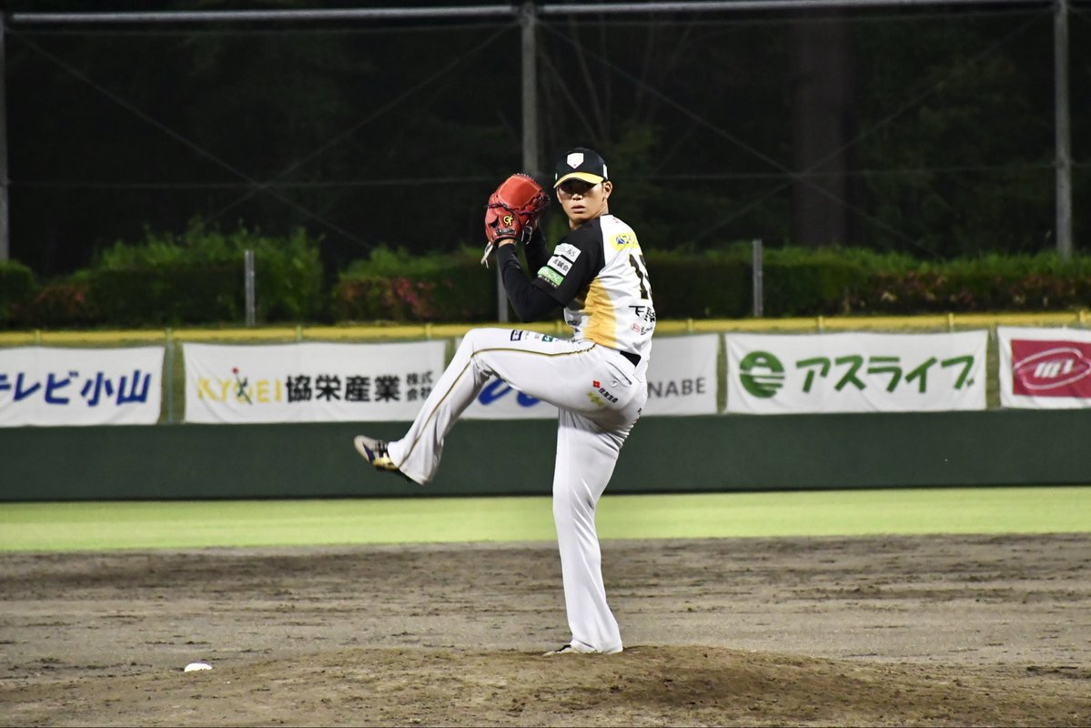 tochigi_gb's tweet photo. 【8回表】神奈川FD 10 - 10 栃木GB

#松田和真 投手がマウンドへ！走者を背負いながらも粘りの投球で無失点に抑え、流れを引き寄せる！

#栃木ゴールデンブレーブス
#10周年
#ONEHEART10th https://t.co/c5eZccsHUI
