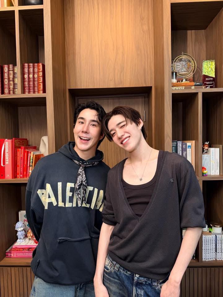 koendanai_k's tweet photo. พรุ่งนี้บ่ายโมงตรง มารอฟังน้องพีพีสัมภาษณ์ ใน WTF  - What's This Feeling Podcast ที่ YT : Koendanai ได้เลยคั๊บๆ ❤️

#PPKritt #พีพีกฤษฏ์
#WTFeeling #KOENDANAI https://t.co/SkicFZ2jJp