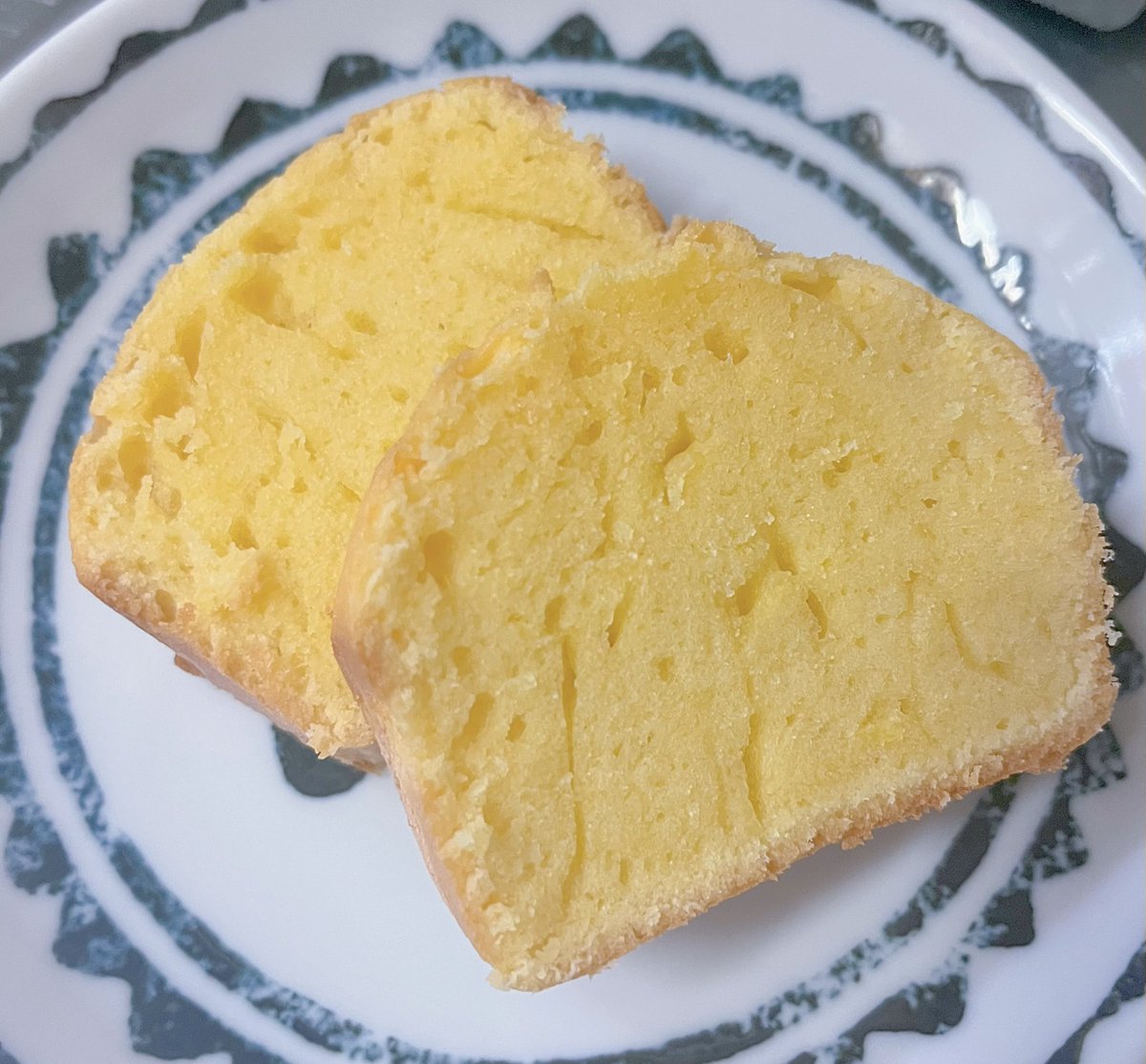 gnx4_'s tweet photo. 二日連続お菓子作った꒰ꈍ⁠ᐜ⁠ꈍ⁠꒱
左ブルッキーで右パウンドケーキ https://t.co/QXdbGfp2SD