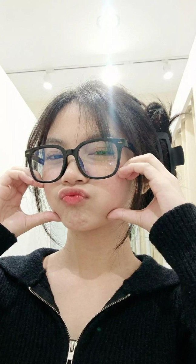 putritantrum's tweet photo. Mana nih pose yg pling cantik menurut kalian hehehe https://t.co/Z4bsgCmMkd