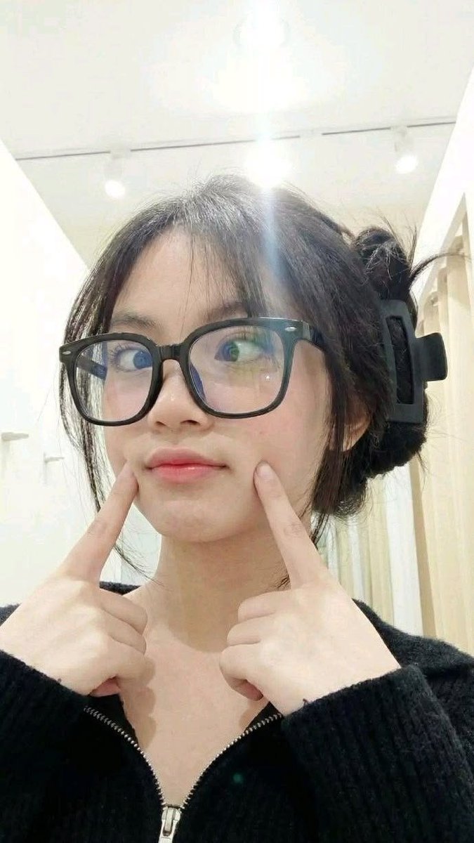 putritantrum's tweet photo. Mana nih pose yg pling cantik menurut kalian hehehe https://t.co/Z4bsgCmMkd