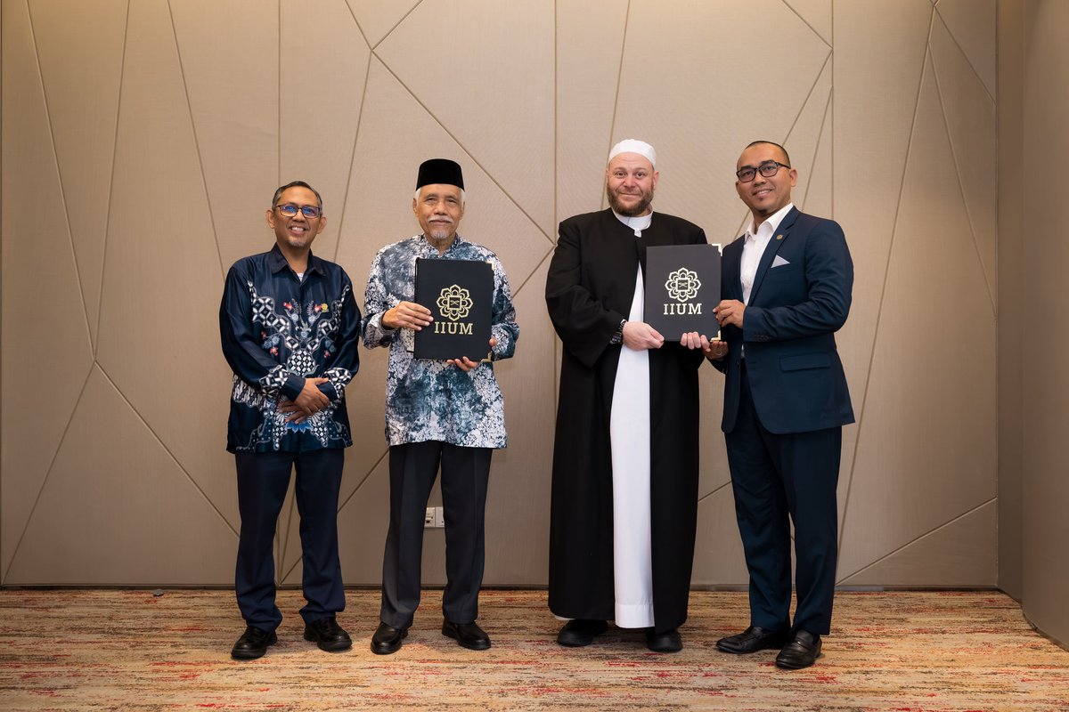 shadialsuleiman's tweet photo. A historic and landmark milestone for the Australian Muslim community.
 
During his visit to Kuala Lumpur, Malaysia, Sheikh Shadi Alsuleiman met with the Malaysian Minister of Higher Education, Datuk Seri Dr Zambry Abdul Kadir, and discussed the future of Islamic higher education in Australia, including the establishment of the first institute of its kind in the country.
 
The Australian Islamic Institute of Higher Education (AIIHE), founded by the United Muslims of Australia (UMA), also officially signed and exchanged a Memorandum of Understanding (MoU) with the International Islamic University Malaysia (IIUM), one of the most renowned Islamic universities in the world.
 
The MoU was signed and exchanged between Professor Osman Bakar, Rector of IIUM, and Sheikh Shadi Alsuleiman, Founder and Chair of UMA and Director of AIIHE.
 
This important MoU will include cooperation between both institutions, lecturer and student exchange, support in developing the Islamic curriculum, and assistance in the establishment of AIIHE.
 
AIIHE aims to become the first Islamic higher education institution of its kind in Australia, pending TEQSA approval and accreditation of its courses. AIIHE is independently established and led in Australia to serve the broader Australian Muslim community through excellence in Islamic education and theology.
 
Through AIIHE, UMA aims to graduate home-grown Imams, religious leaders, scholars, educators and community leaders, both brothers and sisters, who are grounded in authentic Islamic knowledge and connected to the Australian context.

This project is part of UMA’s long-term vision to preserve Islamic identity for future generations, strengthen Islamic education in Australia, and prepare leaders who can serve the Muslim community and their country, Australia, with knowledge, wisdom and confidence.

By the grace of Allah, we are not far from achieving this vision, and UMA will continue working tirelessly until this dream becomes a reality.
