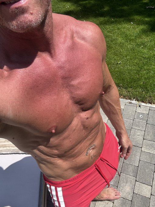 MarcRose 🔞🏳️‍🌈 - Loving life in my garden mate https://t.co/OVD5kFxD6x