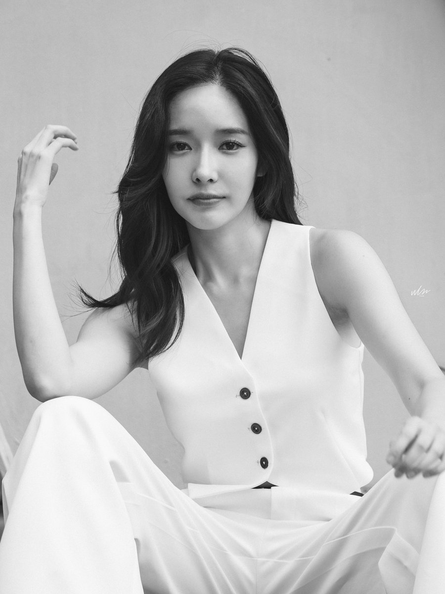 wlwframe's tweet photo. 🐰✨

#lookjunnps #rabbitsmoon https://t.co/8HF7NZe2wm