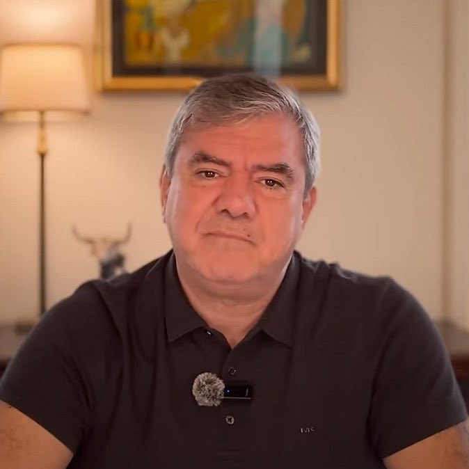 gusholderhaber's tweet photo. Yılmaz Özdil;

 “Kemal Kılıçdaroğlu, CHP’nin parti kasasından 755 milyon lira medyaya para aktarıldığını tespit etti.

Gazetecilere, trollere, sitelere harcandı. Hangileri olduğu açıklansın” https://t.co/uCbruMt0PM