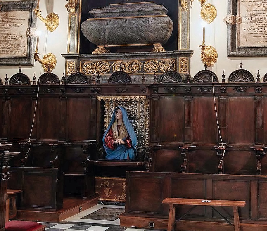 PatrimNacional's tweet photo. Sor Margarita de la Cruz, hija de Maximiliano II y María de Austria, entró al Monasterio de las Descalzas Reales para acompañar a su madre, ya viuda⛪

Allí profesó como religiosa y, a su muerte, fue enterrada bajo el sepulcro de su madre, oculta tras la Mater Dolorosa🙏🪦 https://t.co/C14JYv4Ri3