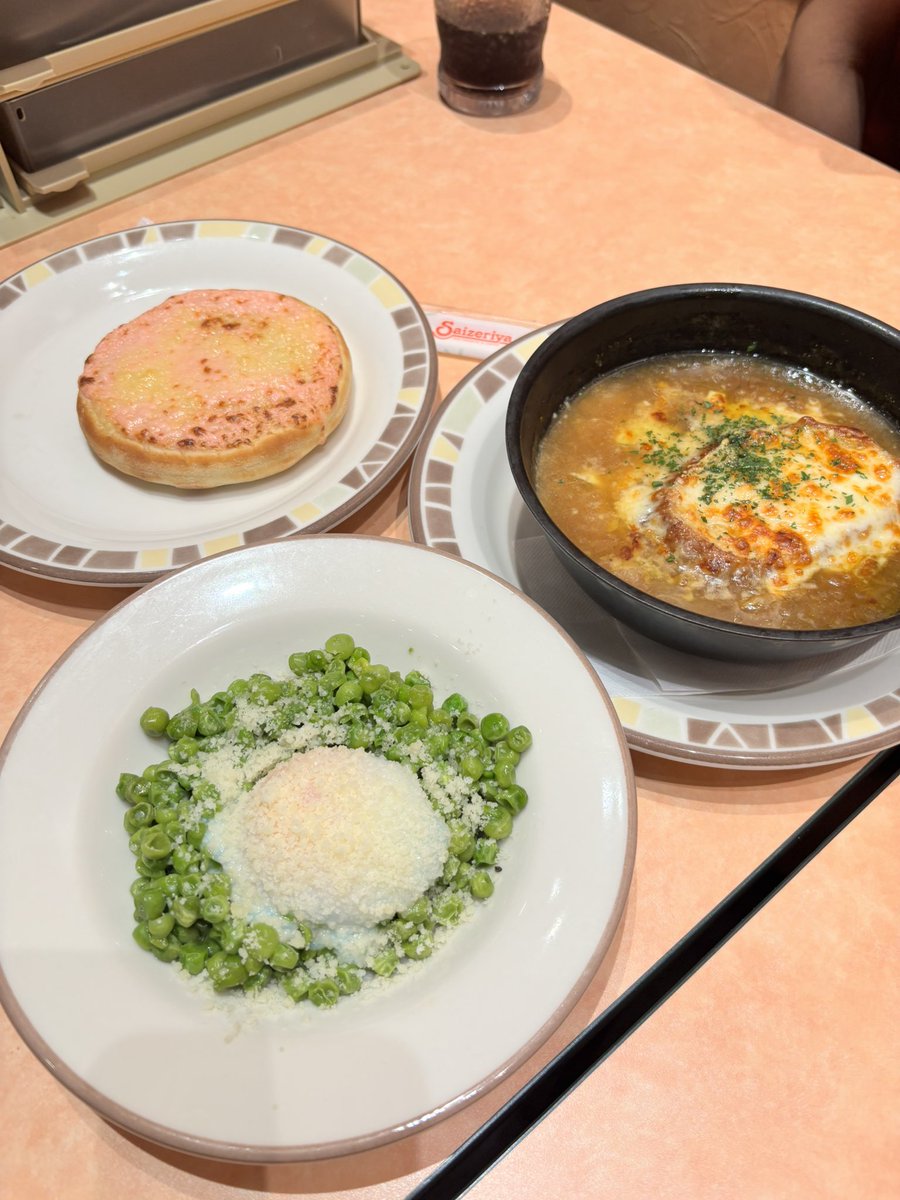 NaplCpr's tweet photo. フィギュア
売って💰✌️

ⱼₒᵧ𝒸ₒₙ 買えるꉂ🤭

久しぶりに息子と
外食

日曜日 試合  頑張ってね👍

 サイゼリヤは
   胃袋わんぱく息子が
お腹一杯食べても
   安心価格😂

明日の資源回収は☔️で中止かも⁉️👀 https://t.co/PNXpNSXwPf