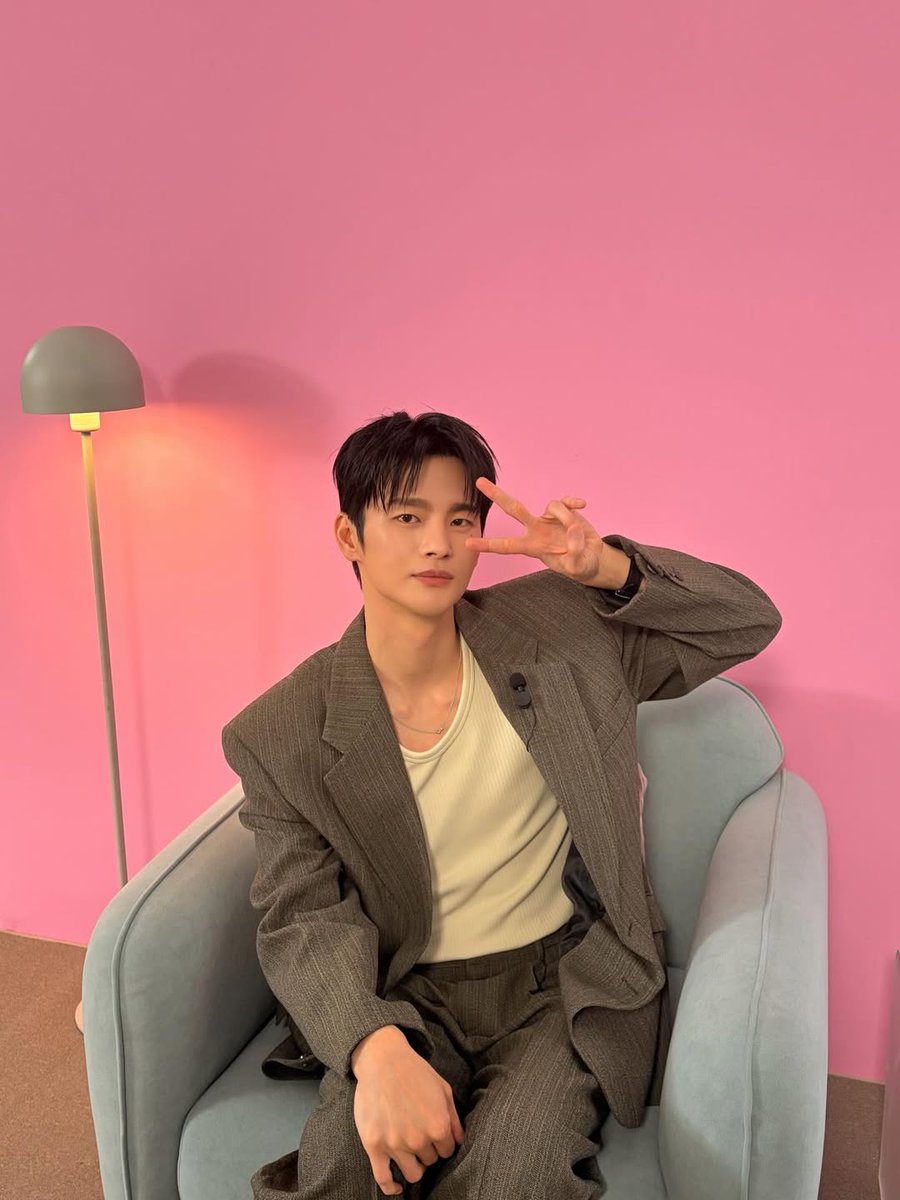 Kkorepo's tweet photo. #ソ・イングク、かっこよくてキュートな魅力発散…「ニックネームはラッコ」（動画あり） 
#ソイングク  
🔗https://t.co/HXpWBGcprn https://t.co/lPSnSsxIcs