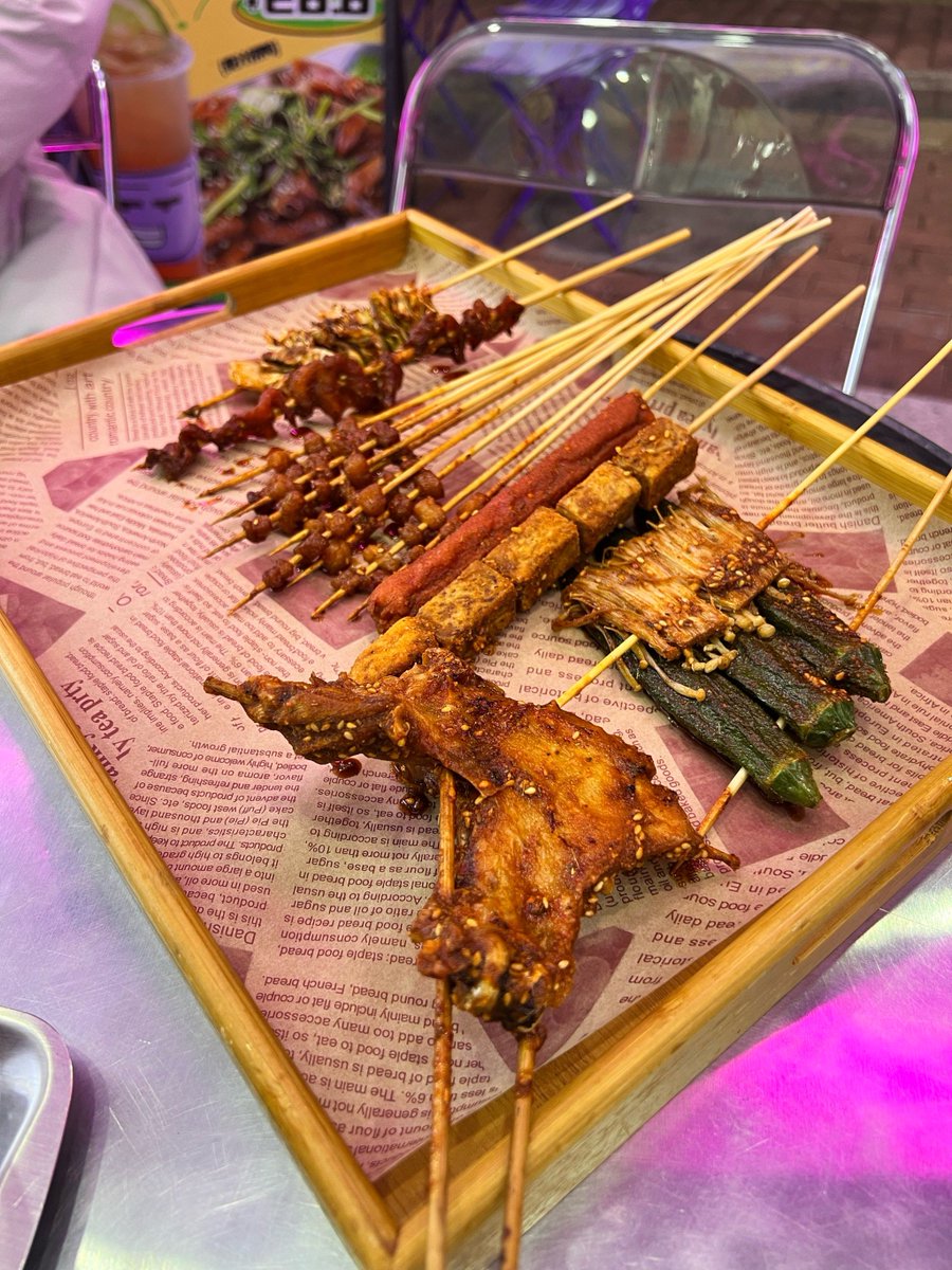 TPerevoda's tweet photo. Craving late-night street snacks Hot fried skewers with crispy veggies and juicy meat, perfect for quick bites! https://t.co/mebyQoYdzv