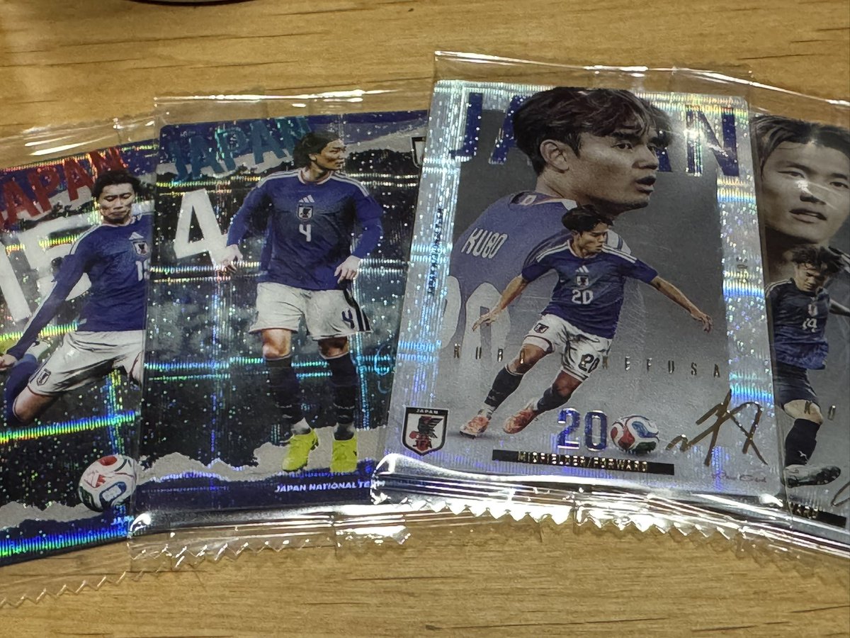 nigo_25's tweet photo. @soccer0419 @4m5hkura 帰りがけに買ってきたら板倉含むなかなか良い引きでした✨
中村敬斗頑張って引き当てます！ https://t.co/9JlBPkuaeJ