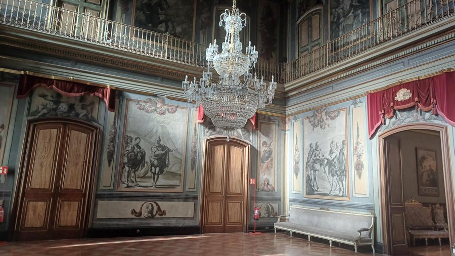 PalauGuell's tweet photo. 📢 Què tenen en comú el #PalauGüell, el #PalauMoja i el #PalauFonollar?
🏛️ Aquest diumenge t’ho expliquem o t’hauràs d’esperar a la tardor!
Darrera visita "Els Güell a la Rambla. 4 palaus connectats", un itinerari guiat per conèixer els Güell-López
👉https://t.co/CW6dfWMXQK https://t.co/PMq3KooHCi