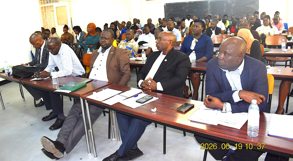 MakCAES's tweet photo. @Makerere VC has held a productive meeting with @MakCoNAS staff on advancing graduate training, with strong focus on increasing graduate enrolment&amp; strengthening research. The discussion underscored the critical role of high-impact research in driving sustainable development. https://t.co/FgF6c3Hsuc