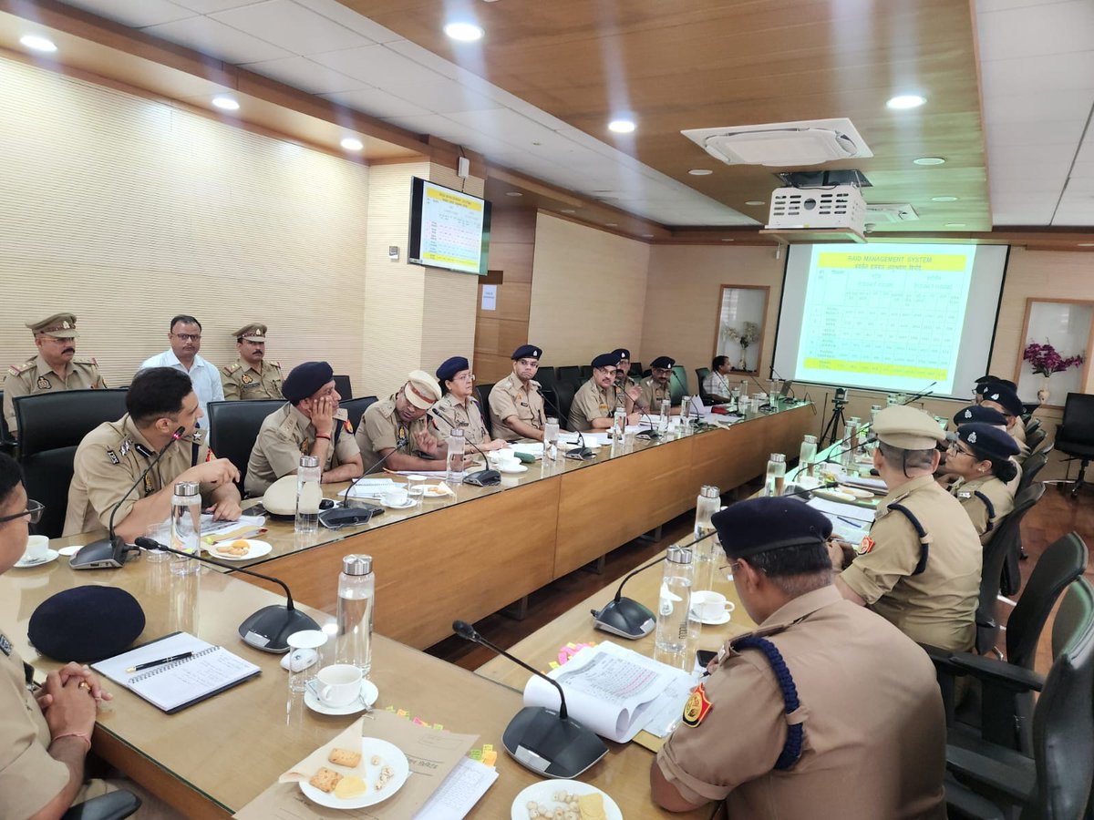 dguppcl's tweet photo. आज दिनांक 19.06.2026 को अपर पुलिस महानिदेशक, उ0प्र0 पावर कारपोरेशन लि0 द्वारा UPPCL के समस्त  राजपत्रित अधिकारीगण की गोष्ठी की गयी, जिसमें APT/दल प्रभारी, ऑनलाइन जुड़े,  लम्बित विवेचनाओं, लम्बित आरोप पत्र/अंतिम रिपोर्ट की समीक्षा की गयी तथा निस्तारण के लिये निर्देशित किया गया । https://t.co/5gp1OFvfm8