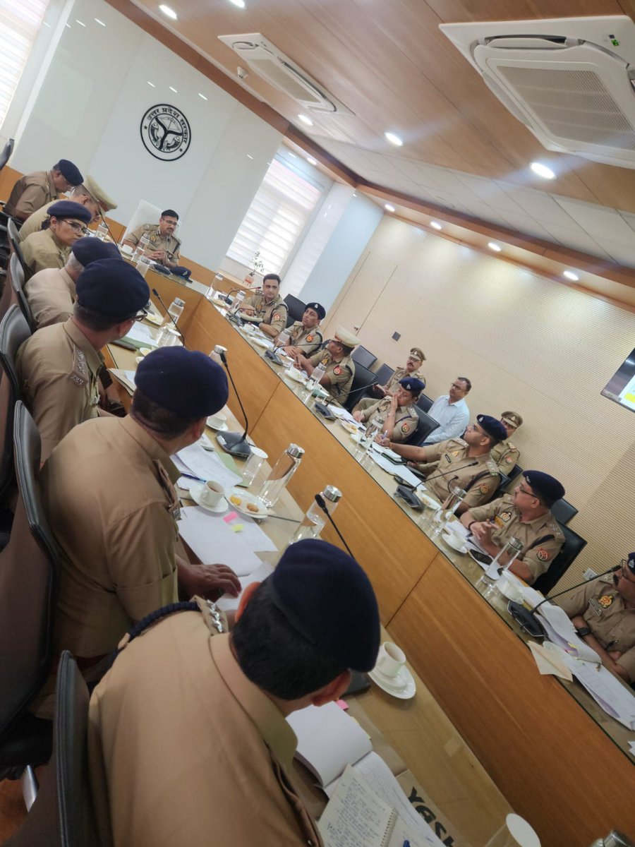 dguppcl's tweet photo. आज दिनांक 19.06.2026 को अपर पुलिस महानिदेशक, उ0प्र0 पावर कारपोरेशन लि0 द्वारा UPPCL के समस्त  राजपत्रित अधिकारीगण की गोष्ठी की गयी, जिसमें APT/दल प्रभारी, ऑनलाइन जुड़े,  लम्बित विवेचनाओं, लम्बित आरोप पत्र/अंतिम रिपोर्ट की समीक्षा की गयी तथा निस्तारण के लिये निर्देशित किया गया । https://t.co/5gp1OFvfm8