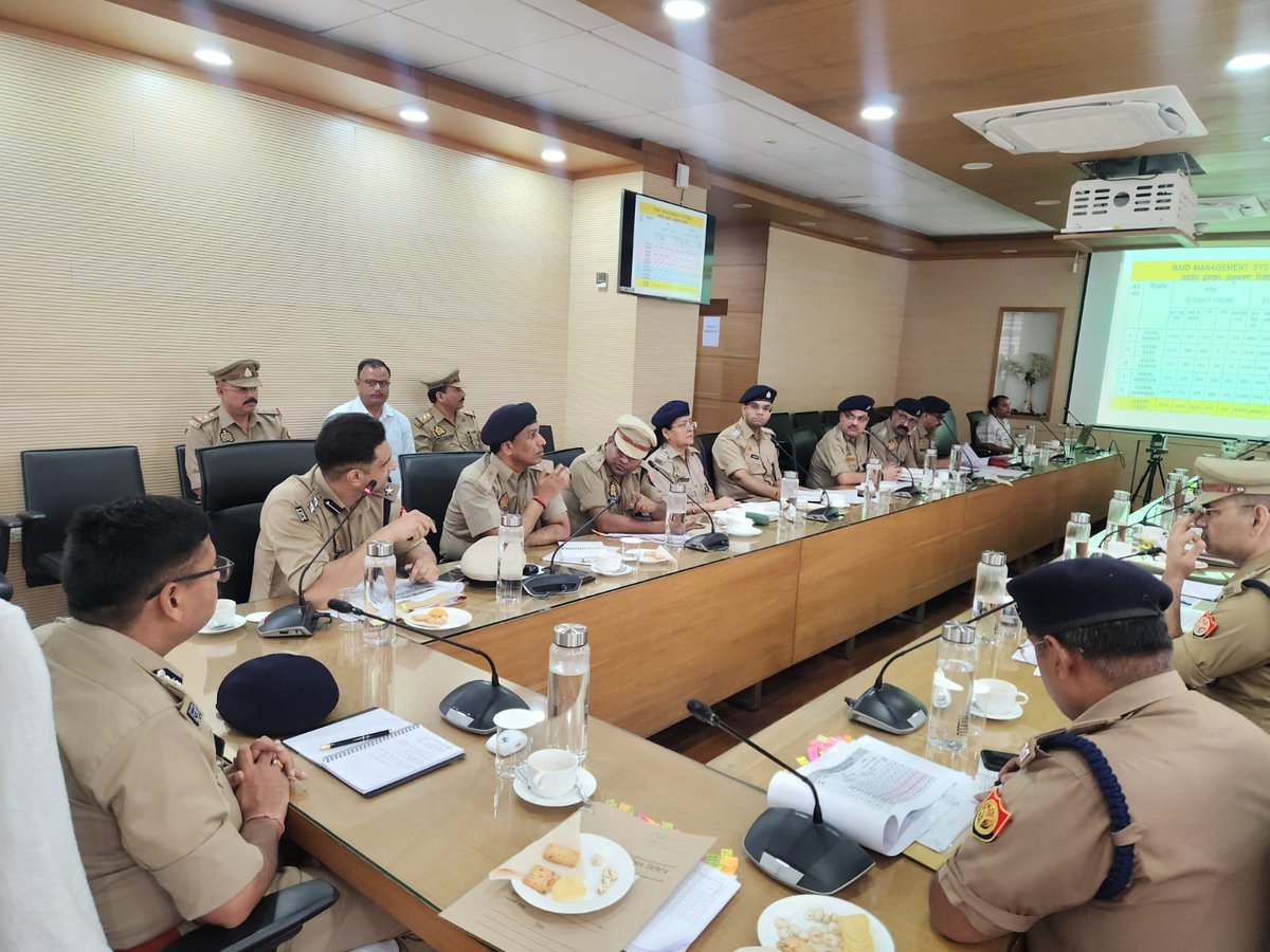dguppcl's tweet photo. आज दिनांक 19.06.2026 को अपर पुलिस महानिदेशक, उ0प्र0 पावर कारपोरेशन लि0 द्वारा UPPCL के समस्त  राजपत्रित अधिकारीगण की गोष्ठी की गयी, जिसमें APT/दल प्रभारी, ऑनलाइन जुड़े,  लम्बित विवेचनाओं, लम्बित आरोप पत्र/अंतिम रिपोर्ट की समीक्षा की गयी तथा निस्तारण के लिये निर्देशित किया गया । https://t.co/5gp1OFvfm8