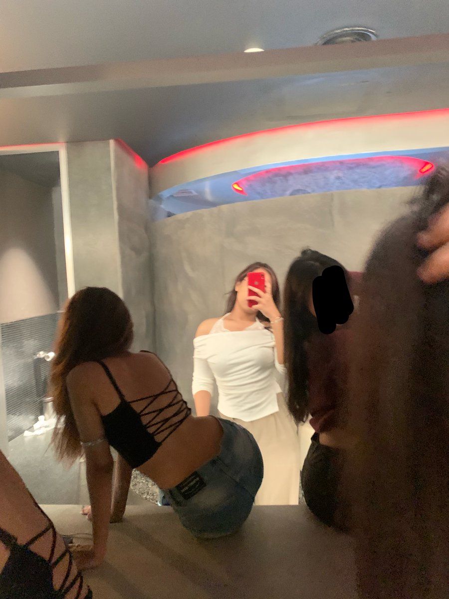 learissent's tweet photo. day off 🥂 https://t.co/9xF3QxTyd3