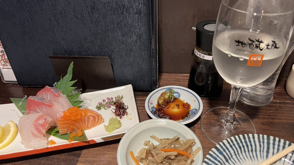 pm2929pm's tweet photo. 日本酒美味しいですわ…！ https://t.co/nJz8iUhgSt