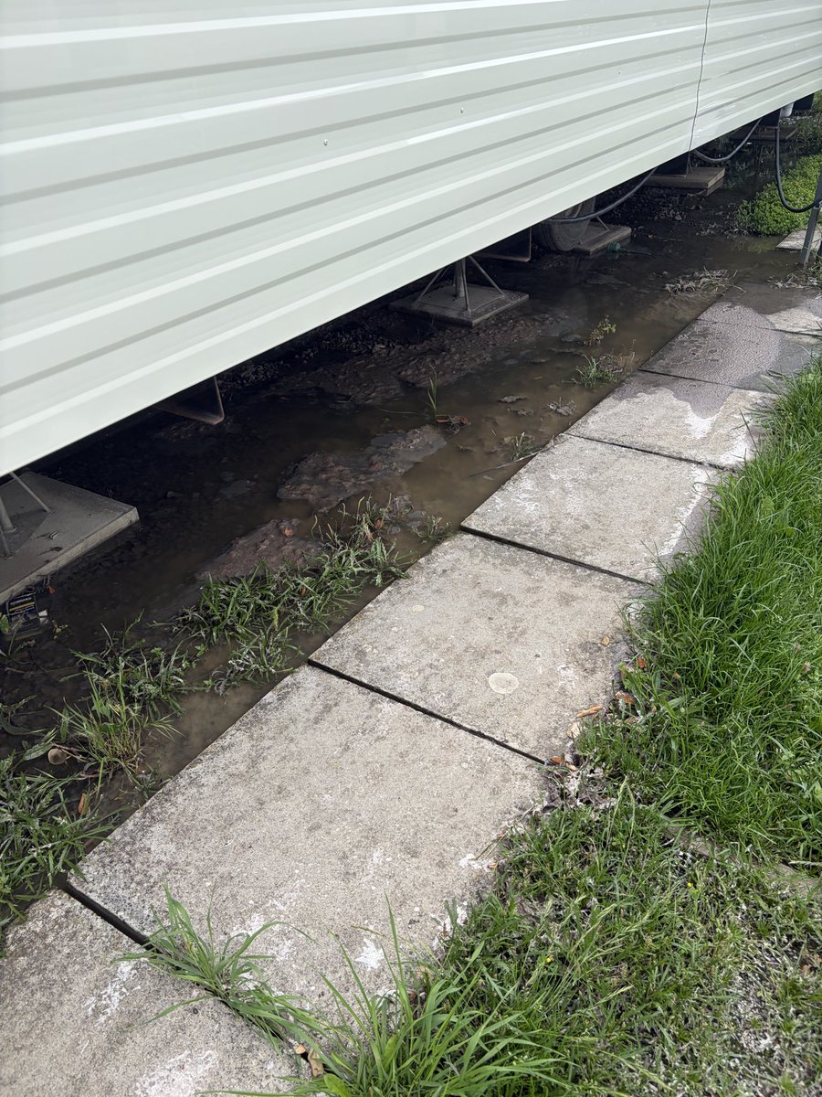 twentbird's tweet photo. Important notice for anyone with small children, pets, or even adults visiting this site As shown in the video, this has been an ongoing problem for over a year. I have reported it on four separate occasions.@Parkdeanresorts @TreccoB @TirionsCaravan @TreccoB @TreccoH @treccobay https://t.co/C5ALpoKjfo
