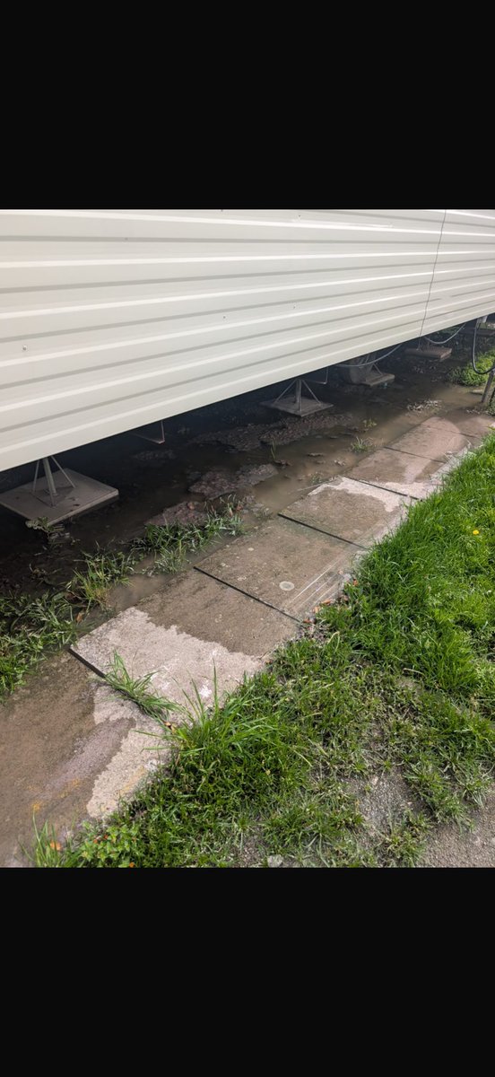 twentbird's tweet photo. Important notice for anyone with small children, pets, or even adults visiting this site As shown in the video, this has been an ongoing problem for over a year. I have reported it on four separate occasions.@Parkdeanresorts @TreccoB @TirionsCaravan @TreccoB @TreccoH @treccobay https://t.co/C5ALpoKjfo