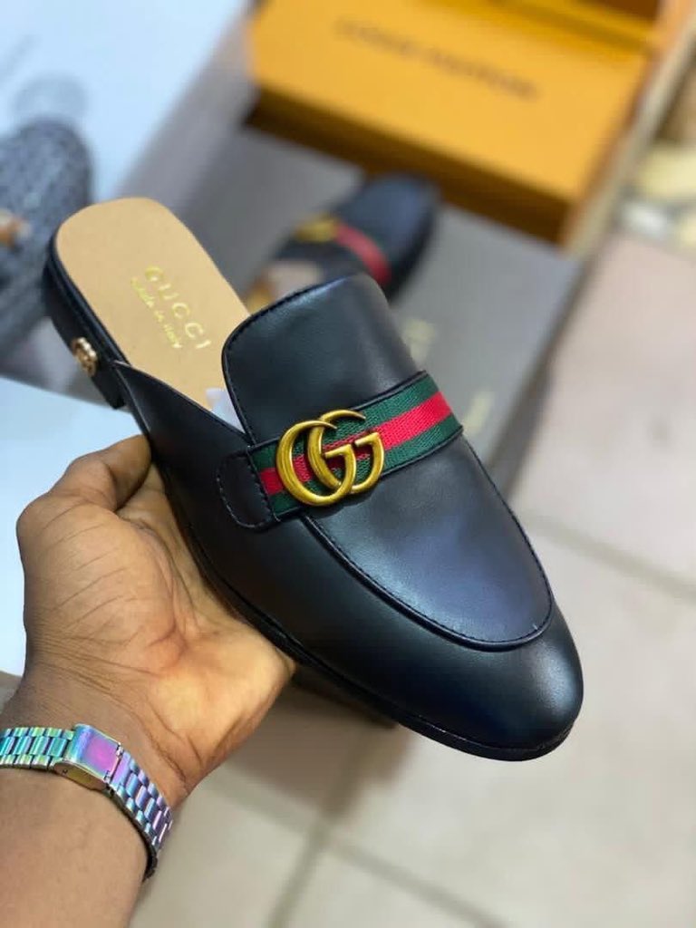 DEBORAH is tired and needs sales😭🤲 tweet media