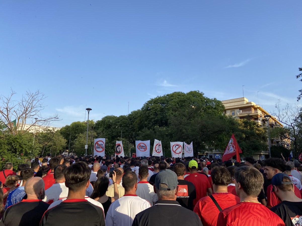 usevillista's tweet photo. Manifestación 18/06/26 https://t.co/pWKDCfR89q