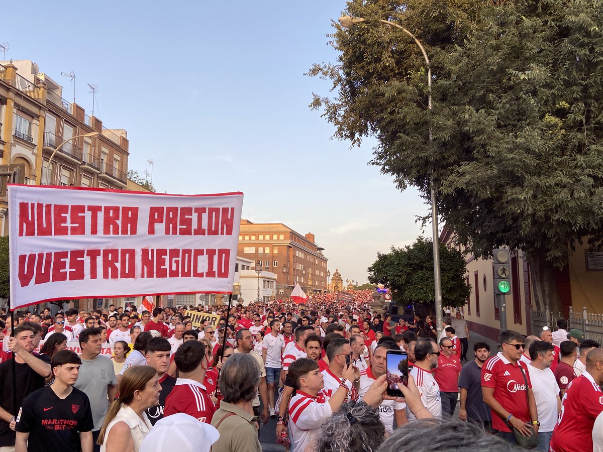 usevillista's tweet photo. Manifestación 18/06/26 https://t.co/pWKDCfR89q