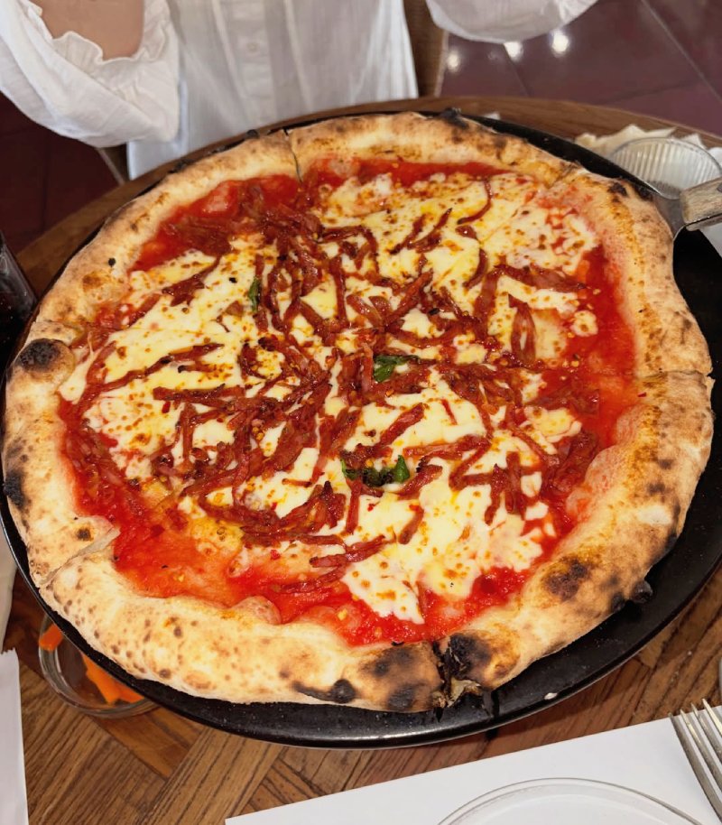 dendronna's tweet photo. ⠀
⠀⠀𐩕⠀https://t.co/51yAK8yTAd
⠀ 
life ongoing, had an early father's day party for my dads since they know i will be busy with work this weekend! treated them to pizza, they pick it every single year. 🍕🥹 not pictured is the mess of tabasco sauce on teddy's shirt. 😭
⠀ https://t.co/MUuoJbxOk5