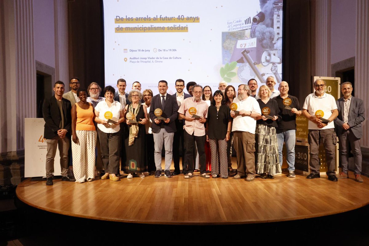 FonsCatala's tweet photo. Més d’un centenar de persones van assistir ahir a la jornada “De les arrels al futur: 40 anys de municipalisme solidari” a la @casadeculturagi, on vam homenatjar les institucions i entitats fundadores de l’entitat!

Llegiu la notícia completa: https://t.co/wPHOkFKjvI https://t.co/HkB9oKRMC1