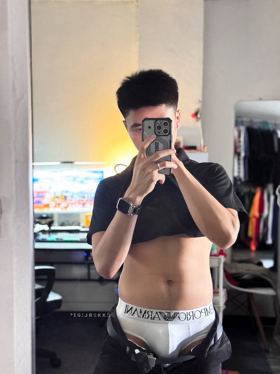 jrskk56's tweet photo. เสื้อดำเด้าหน่อยๆ 🤭😜😅 

#วันศุกร์ จุกๆค้าบ https://t.co/4CWDh9lB8B