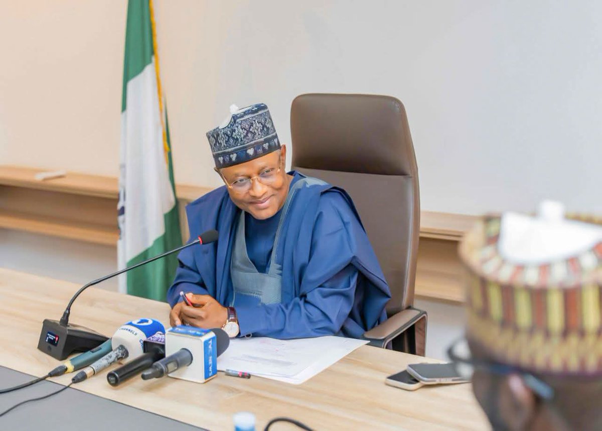 ASoba61926's tweet photo. Zamuyi gwamna Malam Uba Sani saboda yayi mana ayyukan raya kasa haka kuma zamu tallata shi da ayyukansa, kuma muna da tabbacin idan ya koma  zai cigaba da yi mana ayyukan. 

Muna tawassali da wannan rana mai albarka, Allah Ya maimaita maka kujerar ka a 2027 Ameeen🙏 https://t.co/MdZu7JQ8Zf