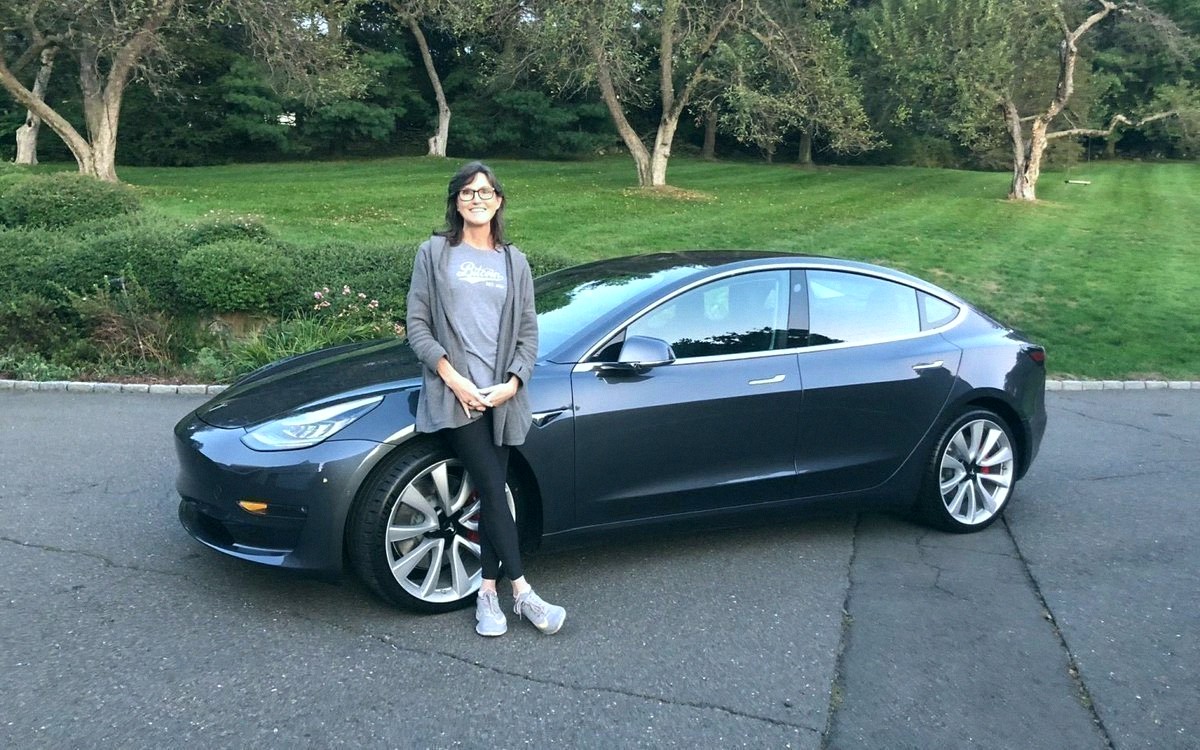 BuddyBurke's tweet photo. Cathie Wood and Ark Invest picked up 54,815 Tesla shares yesterday 🚗📈 https://t.co/POBl8vKlJO