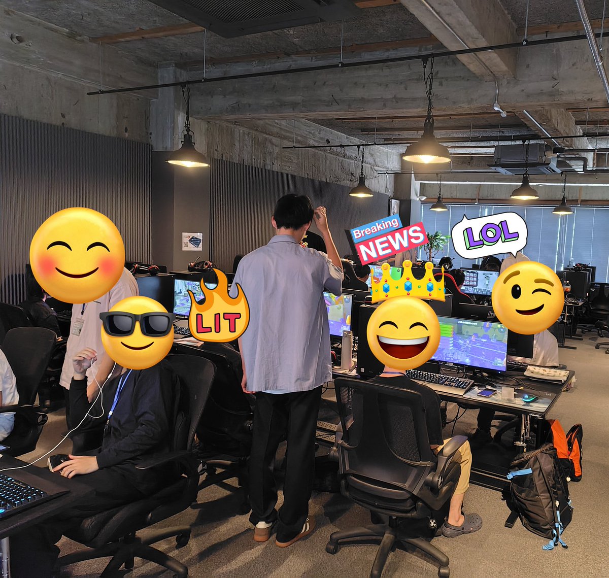 sKUid_Splatoon's tweet photo. 今年もe-sports base e32(#esportsbase_e32)様にてオフ会を開催しました！
30人を超えるメンバーが集まり、新入生既回生を問わず楽しく交流を行いました！

参加いただいた皆さんありがとうございました！　次回のオフ会もお楽しみに✨ https://t.co/Yn5TH8ybXT