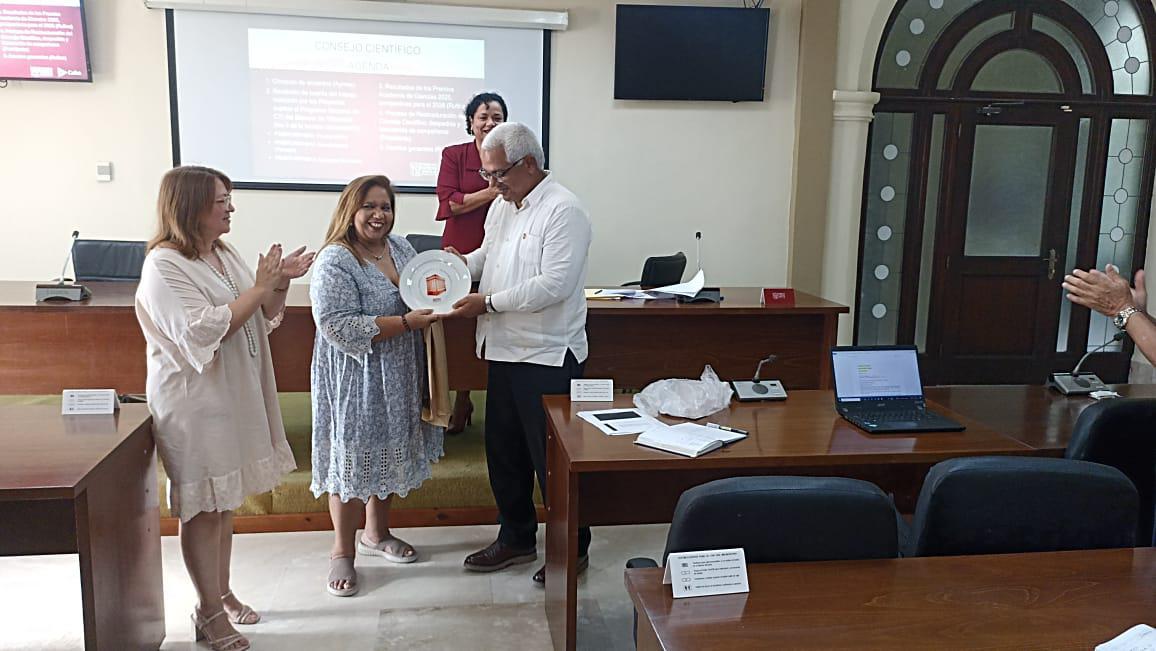 TSupremoCU's tweet photo. El @TSupremoCU aplica la ciencia en beneficio de la justicia. Hoy sesionó el Consejo Científico (CC) Más relevante:
✔️Rinden cuenta 3 proyectos de investigación.
✔️Reestructuración del CC
✔️Entrega de reconocimiento a miembro del CC jubilada 
✔️Obtención del Premio Academia 2025 https://t.co/wsUPCelP0K