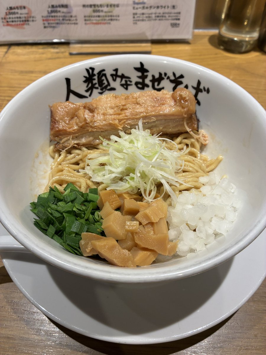 Take6wTagaC's tweet photo. 今日は人類みなまぜそばとパイカラーメンを食べた！
どちらも初体験の味だったな、肉が分厚くてサイコーでした！ https://t.co/kZrrHv4b30