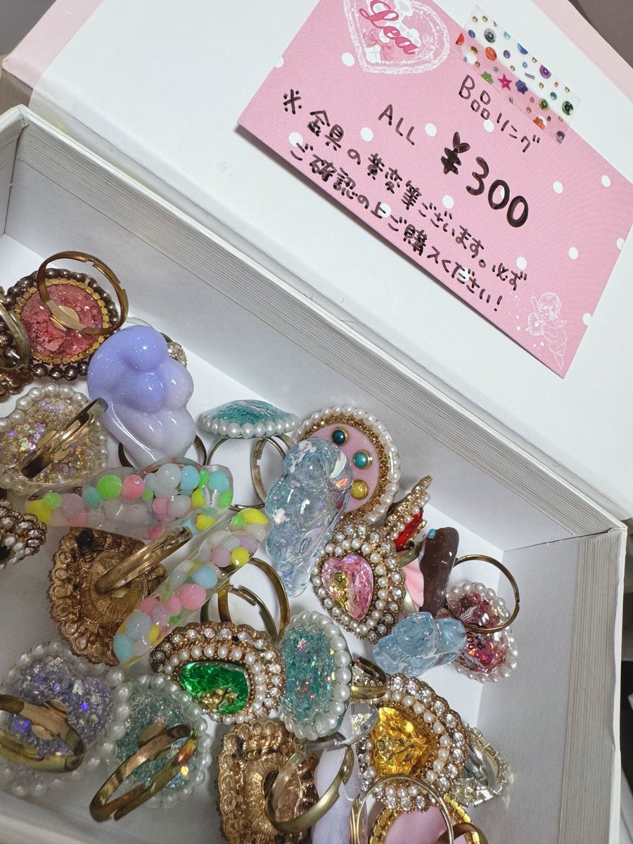 lea_handmade's tweet photo. 金具黄変しちゃったけど可愛くて捨てるのは…って感じなので気にならない方いらしたら300円でぜひもらってください🙏🏻❤️

金具復活させる術を知ってる方はぜひご自身で磨いてみてくださいませ…！

#カワクリおすそわけ市 https://t.co/YF389uDqEH