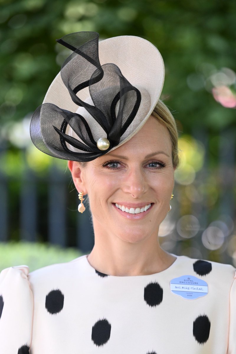 royalfocus1's tweet photo. Zara Tindall arrives for Day 4 of Royal Ascot #ascot #royalascot #zara #royal https://t.co/32OPl6Kquo