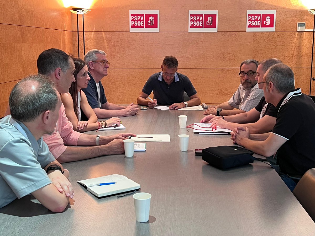 FEUSOCV's tweet photo. 🚨El @PSOEValencia se ha reunido hoy con #USOCV y el resto de organizaciones sindicales, para atender las demandas de la Enseñanza Concertada. Desde nuestro sindicato, hemos transmitido una gran preocupación y la necesidad de soluciones y avances reales. https://t.co/YxZLT5i65V