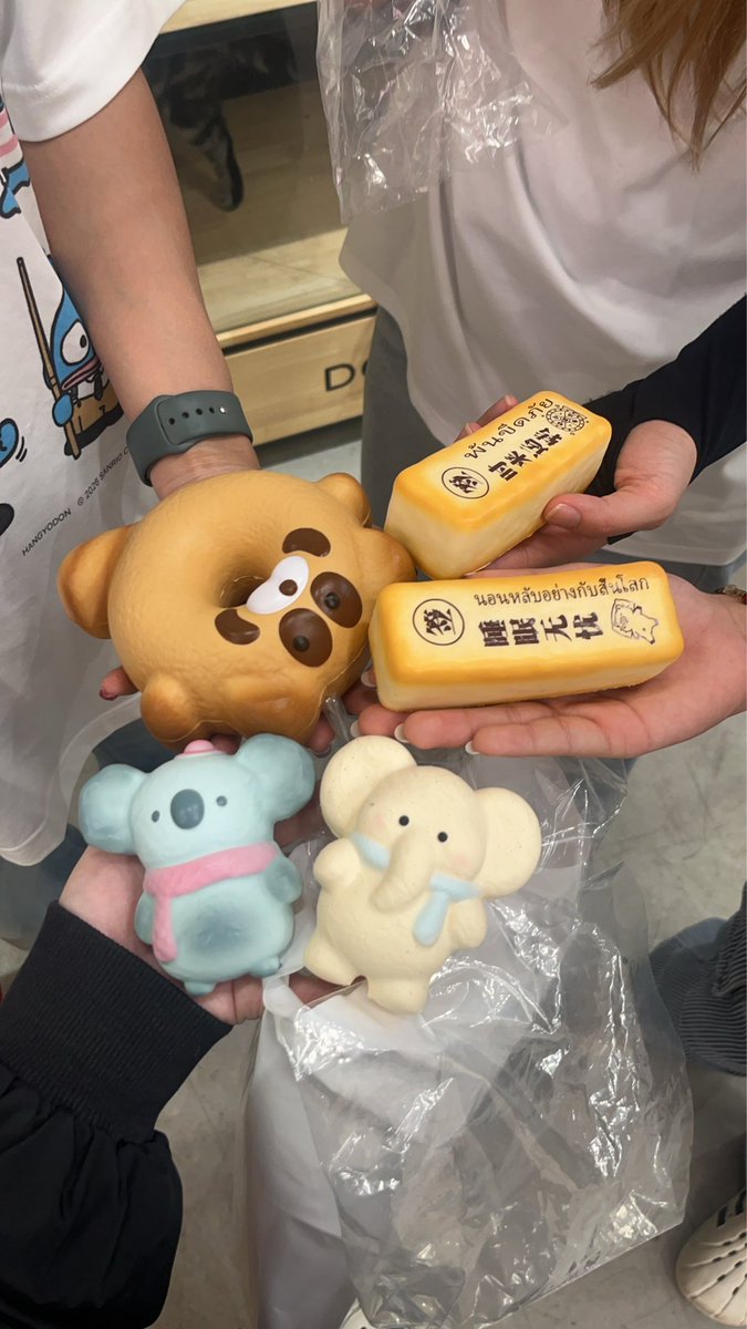 palin_saba's tweet photo. 🇨🇳 จะเปิดรับหิ้วสกุชชี่ มีใครสนใจมั้ยคะ เป็นแบรนด์ LBLD ค่อนข้างเยอะ✨
#ตลาดนัดสกุชชี่ #รับหิ้วสกุชชี่ #สกุชชี่ https://t.co/1GxpvSlIE4