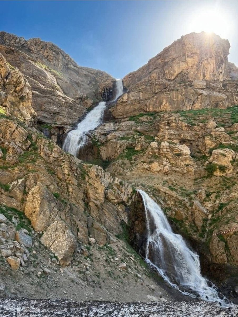 KaifyAbdullah's tweet photo. عرفت الهوى مذ عرفت هواك
وأغلقت قلبي عن من عاداك
وقمت أناجيك يا من ترى
خفايا القلوب ولسنا نراك
أحبك حبين حب الهوى
وحباً لأنك أهل لذاك
فأما الذي هو حب الهوى
فشغلي بذكرك عمن سواك
وأما الذي أنت أهل له
فكشفك لي الحجب حتى أراك 
رابعة العدوية .
جمعة مباركة .

منطقة جومان ، محافظة اربيل، https://t.co/53U4yGRnGm