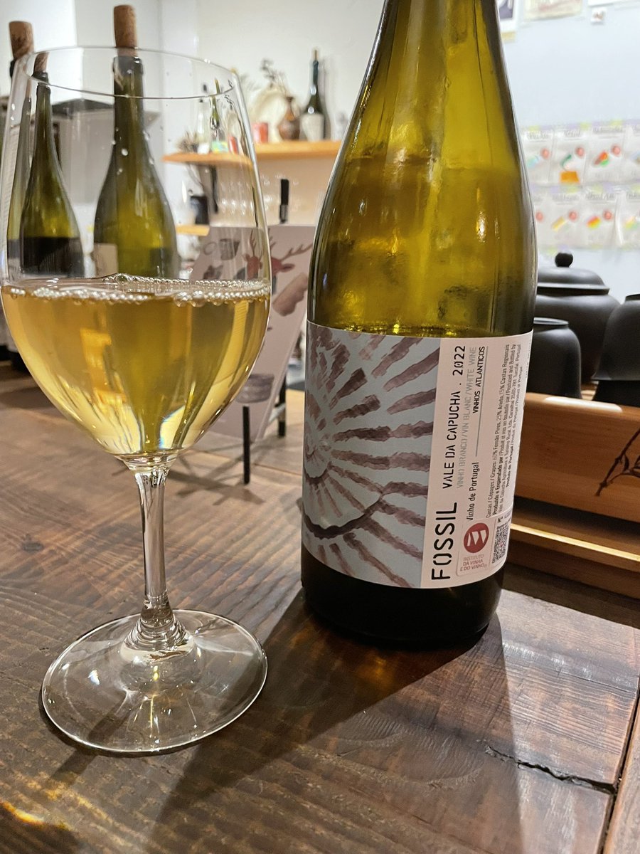 78jr_'s tweet photo. そして追浜の自然派ワインの店へ https://t.co/Nta0T5UbgY