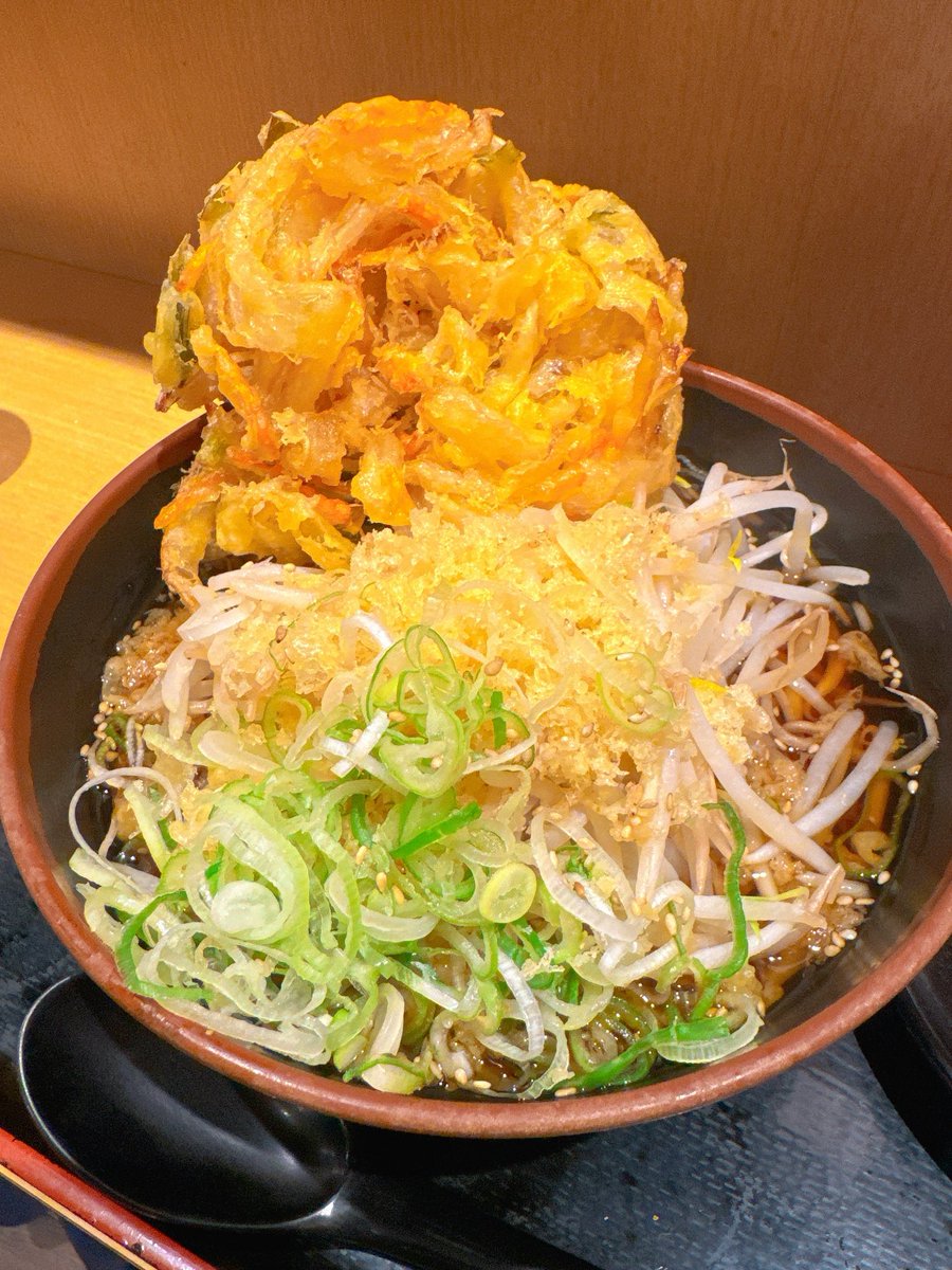 eight8prince's tweet photo. 台東区上野
　　　　　よもだそば 御徒町店

　　　山盛もやしたぬきがけそば
　　　＋特大かき揚げ

　　　　　G系そばの完成！ https://t.co/AGmoC3rSRa