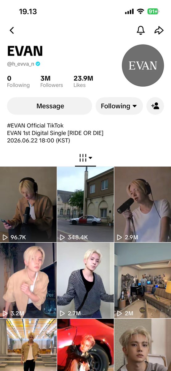 evannyimut's tweet photo. bodoamat di bilang lebay atau gimana but I’M REALLY PROUD OF YOU EVAN 😭💗😭💗💗😭💗😭💗😭💗😭💗😭💗😭💗 tau ga rasanya tuh kayak tangisan yang dulu-dulu langsung di bales setimpal sama all of updates by him, mulai dari up cover music terus, bikin tiktok terus, menyapa warga wargi di weverse tuh kayak hal yang ga bakal pernah aku bayangin sebelumnya 😭😭😭😭😭😭😭😭😭😭😭😭😭😭 it feels like i'm finally seeing the version of himself he's always wanted to be