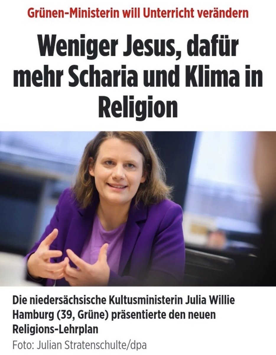 who_cares_2021's tweet photo. #Die_Grünen demontieren das Christentum in den Schulen, und nennen es „modernen Religionsunterricht“.

Niedersachsen führt ab 2026 das neue Fach „Christliche Religion“ ein, gemeinsam mit den Kirchen.

Klingt harmlos, ist es nicht.
Statt klarer Verkündigung von Jesus Christus, Kreuz, Auferstehung und christlicher Heilsbotschaft bekommen die Kinder jetzt Kompetenzbereiche wie „Identität“, „Freiheit und Zukunft“,  mit Gender als Entwicklungsaufgabe, sexueller Orientierung und queeren Themen mitten im christlichen Religionsunterricht, dazu Klima-Krisen-Gerede unter dem Deckmantel „Schöpfungsverantwortung“ und interreligiöse Vergleiche, in denen die Scharia als Beispiel für „göttliche Regeln“ herhalten muss.

Die Grünen-Ministerin #Julia_Willie_Hamburg und ihre ideologischen Kommissionen nennen das „zeitgemäß“ und „plural“, aber in Wahrheit ist es die systematische Entkernung des christlichen Glaubens in der Schule, durch weniger klare Christus-Zentrierung, und mehr säkulare Gender und Klimareligion.

Das Christentum wird nicht verboten, sondern nur verdünnt, relativiert und als eine Meinung unter vielen behandelt, und das ist kein Religionsunterricht mehr, sondern Werteerziehung nach grünem Drehbuch.

Nennt ihr das noch „christlich“, lügt ihr euch  selbst in die Tasche.

Die Kirchen, die das mittragen, versagen auf ganzer Linie, und die Eltern sollen still zusehen, wie ihre Kinder in der Schule lernen, dass Jesus nur noch eine Randfigur ist und Genderfluidity wichtiger als die Zehn Gebote.

Das ist kein Fortschritt, sondern der schleichende Tod des christlichen Abendlands im Klassenzimmer.

Wenn ihr euren Kindern echten christlichen Glauben vermitteln wollt,  dann nicht mehr über die staatliche Schule, denn wie ihr sieht, die Grünen haben den Religionsunterricht gekapert.
#Christentum #Religionsunterricht #Niedersachsen #Grüne #Kulturkampf #ElternRebellieren