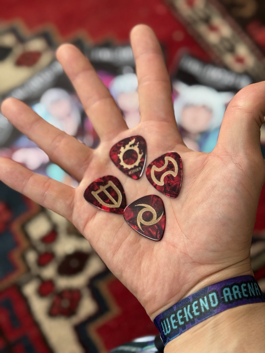 F_Freeeman's tweet photo. Part 5 – What I brought home from Download Festival 2026.

After returning to Japan, I finally had time to lay everything out and look back on an unforgettable weekend.

From official Download Festival merchandise, to exclusive FFXIV booth items, guitar picks, stickers, a Fat Cat coin bank kindly gifted to me by a fellow Warrior of Light who won it at the FFXIV booth claw machine, and other souvenirs from the event — every item reminds me of the amazing people I met and the memories I made.

Some of these items will be kept as treasured souvenirs, while others will be shared with friends who support THE PRIMALS and FFXIV.

Thank you to everyone who made this experience special.

#PrimalsDownload #DLXXIII
#THEPRIMALS #FFXIV