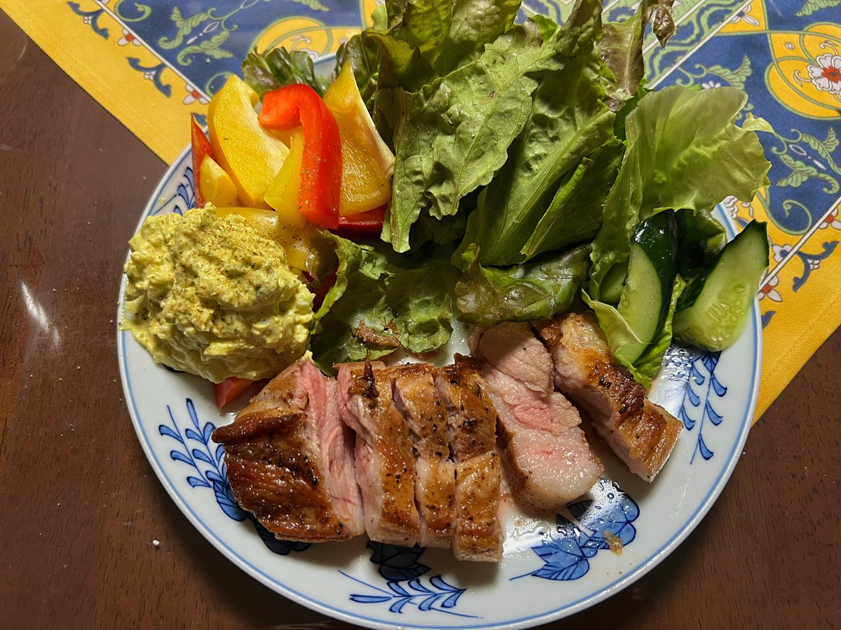 albase_'s tweet photo. 火を止めてからアルミホイルで蓋したら、ちょうどいいくらいのロゼになった

アボガドディップ的なものを作っていたら、昼の残りのゆで卵があったので、混ぜたら、黄緑色の物体になった

美味かった

推定糖質4.3g https://t.co/L7lzhqAdDX