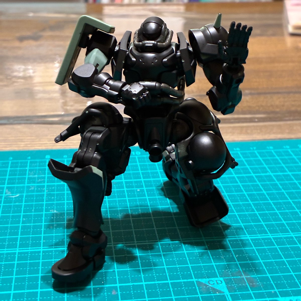 volt_666's tweet photo. 「え？今何時って？えっと午後2時…、あっごめん、これミラノの時間やった」

#プラモデルライフ 
#ガンプラ 
#ザク 
#GQザク https://t.co/5qAO2V31Mc