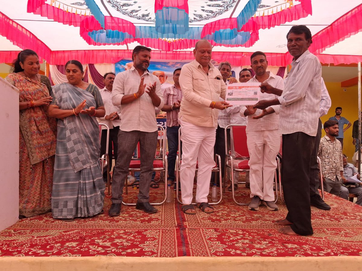 Jaydrathsinhji's tweet photo. 12 વર્ષ - વિશ્વાસના, વિકાસના, જનકલ્યાણના...
માનનીય પ્રધાનમંત્રી શ્રી @narendramodi જી ના નેતૃત્વની કેન્દ્ર સરકારને 12 વર્ષ પૂર્ણ થવાના અવસરે આજરોજ હાલોલ તાલુકાના #શિવરાજપુર જીલ્લા પંચાયત ના #વાઘબોડ ખાતે જન કલ્યાણ શિબિર.
#12yearsofservice https://t.co/iTNmAMknlM