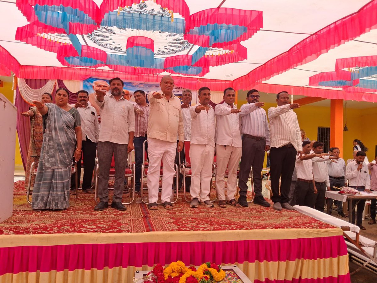 Jaydrathsinhji's tweet photo. 12 વર્ષ - વિશ્વાસના, વિકાસના, જનકલ્યાણના...
માનનીય પ્રધાનમંત્રી શ્રી @narendramodi જી ના નેતૃત્વની કેન્દ્ર સરકારને 12 વર્ષ પૂર્ણ થવાના અવસરે આજરોજ હાલોલ તાલુકાના #શિવરાજપુર જીલ્લા પંચાયત ના #વાઘબોડ ખાતે જન કલ્યાણ શિબિર.
#12yearsofservice https://t.co/iTNmAMknlM